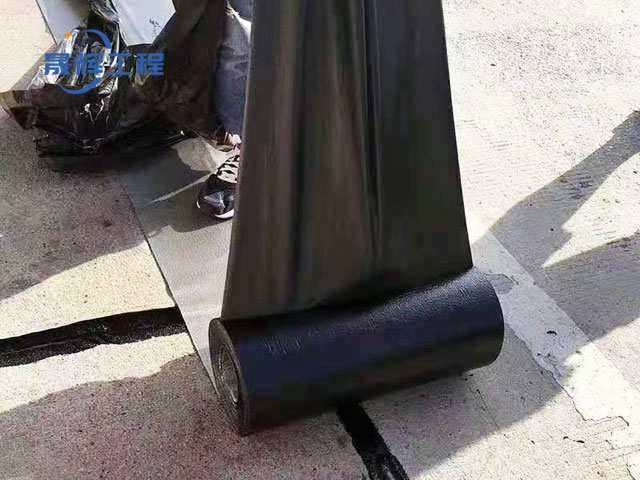 防裂貼怎么施工，抗裂貼施工方法