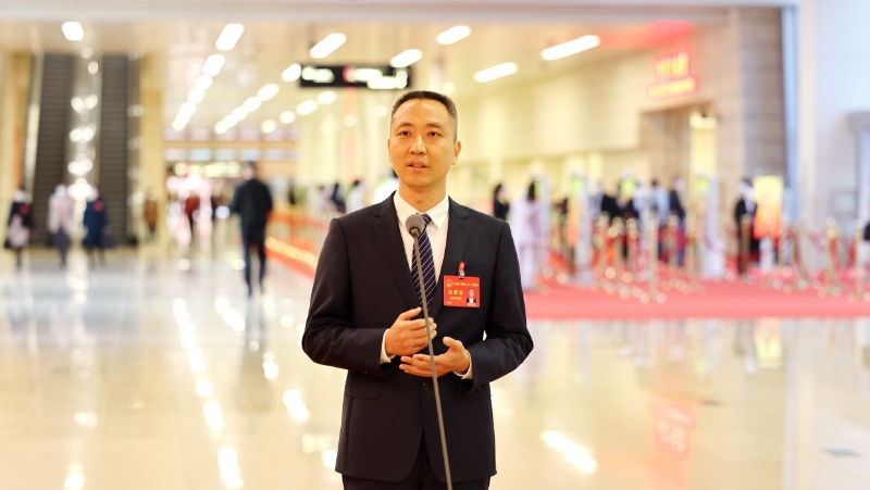 亮相廣東省兩會(huì ) &ldquo;代表通道&rdquo;，黃源浩：深圳制造業(yè)要錨定&ldquo;全球領(lǐng)先&rdquo;
